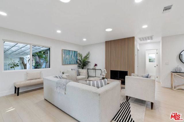 5413 Halbrent Avenue, Sherman Oaks CA: https://media.crmls.org/mediaz/2e86a3e4-1807-4d8a-a6a1-20e843a85339.jpg