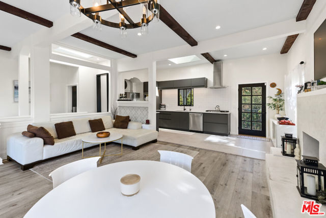 1923 Sunset Plaza Drive, Los Angeles CA: https://media.crmls.org/mediaz/2e8785a4-5547-4112-92e3-ee2e29f6e529.jpg