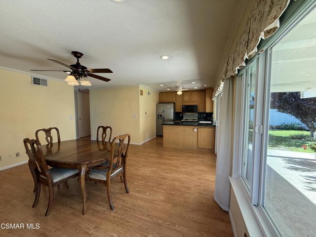 2321 Century Avenue, Simi Valley CA: https://media.crmls.org/mediaz/2e87bfc9-43ff-4c5d-85c0-89d82dab8cf0.jpg