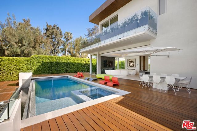 1410 Georgina Avenue, Santa Monica CA: https://media.crmls.org/mediaz/2e88a275-d6d5-4e12-8ddf-288b8e000614.jpg