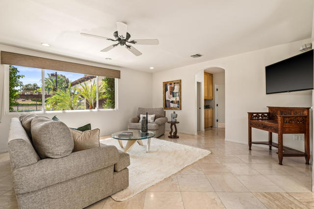 835 N Avenida Palmas, Palm Springs, CA 92262