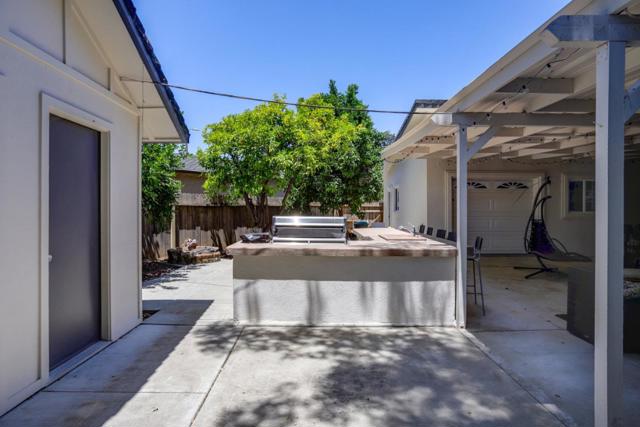 60 Monte Vista Way, Gilroy CA: https://media.crmls.org/mediaz/2e88fa91-3460-434c-b373-6131858825c2.jpg