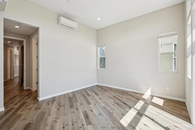 5813 Huntley Ave, Dublin CA: https://media.crmls.org/mediaz/2e89176f-6b76-4ee1-9045-8d3a6f2e3dfe.jpg