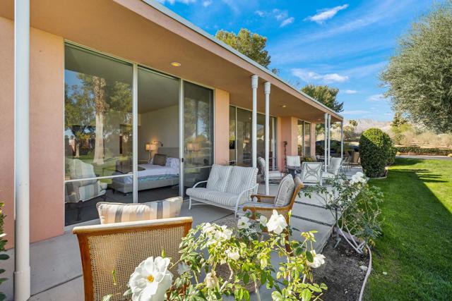 47360 Jadida Avenue, Palm Desert CA: https://media.crmls.org/mediaz/2e893de2-3f5a-4d2f-915a-46dbf47ec5f2.jpg