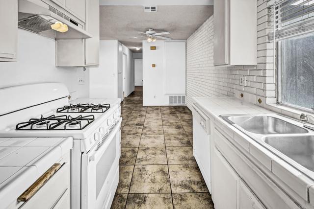 Detail Gallery Image 10 of 29 For 3448 Seabreeze Walk, Oceanside,  CA 92056 - 2 Beds | 1 Baths