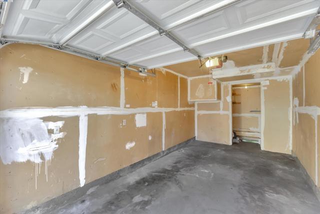1896 San Vincente Dr, Concord CA: https://media.crmls.org/mediaz/2e89da22-15dc-446a-a758-b7b862943610.jpg