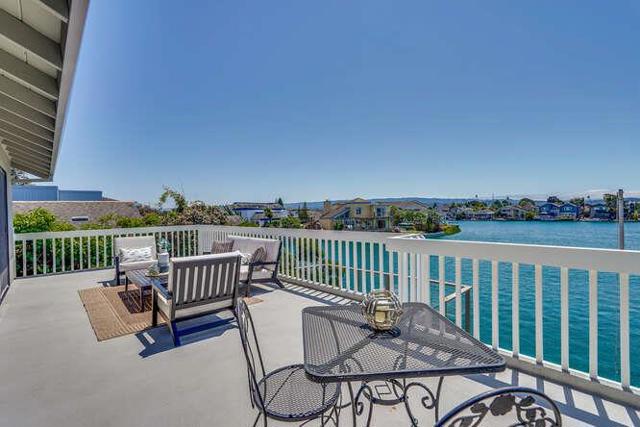 998 Flying Fish Street, Foster City CA: https://media.crmls.org/mediaz/2e89e642-2fa4-45ba-9b82-d15e2ac4e400.jpg