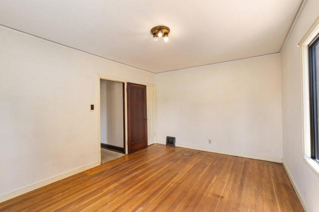 1317 Laguna Avenue, Burlingame CA: https://media.crmls.org/mediaz/2e8a1451-073d-48a0-80fb-b94d416484be.jpg
