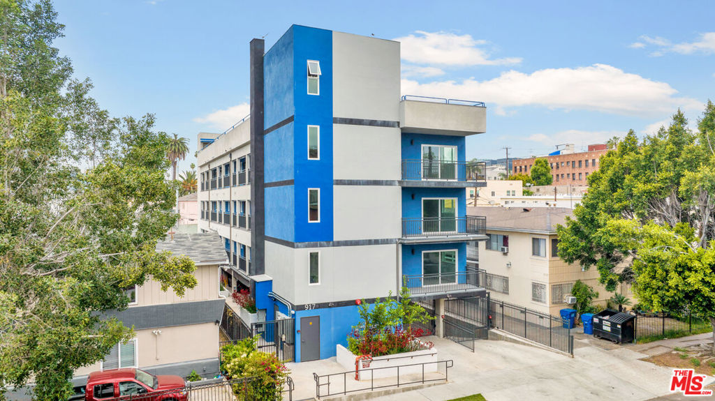 917 S Berendo Street #303