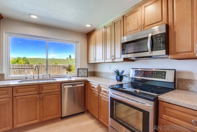 15034 Jenell St, Poway CA: https://media.crmls.org/mediaz/2e8b1e3f-b871-4e20-803c-f7362afc77db.jpg