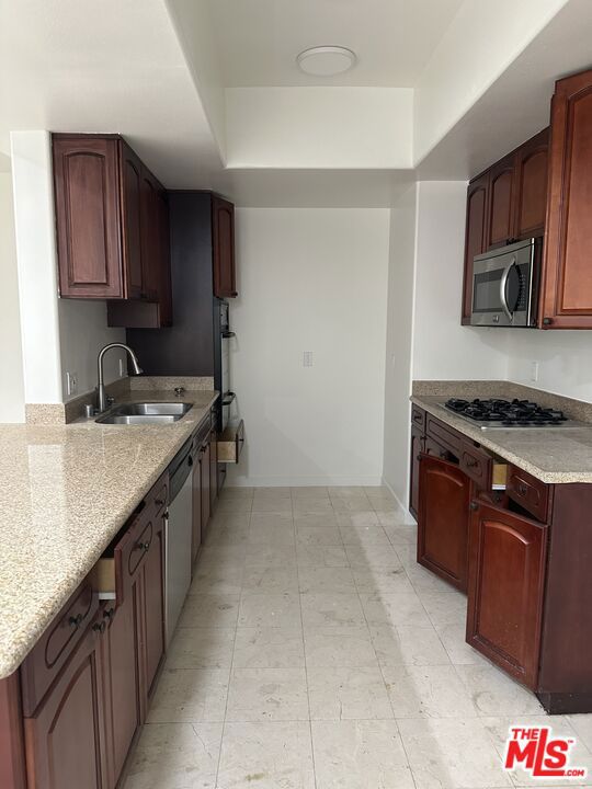 962 S Gramercy Drive, Los Angeles CA: https://media.crmls.org/mediaz/2e8b5438-1aa4-494d-8995-fcb13fbb44bd.jpg