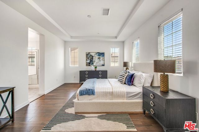 20659 W Beech Circle, Porter Ranch CA: https://media.crmls.org/mediaz/2e8b8be2-a7e1-4f6b-ac08-9d8bbe23e68e.jpg