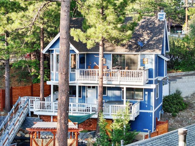 574 Lucerne Drive Drive, Big Bear CA: https://media.crmls.org/mediaz/2e8bc5d1-e786-49b8-93b0-ec8c5f2b7cd9.jpg