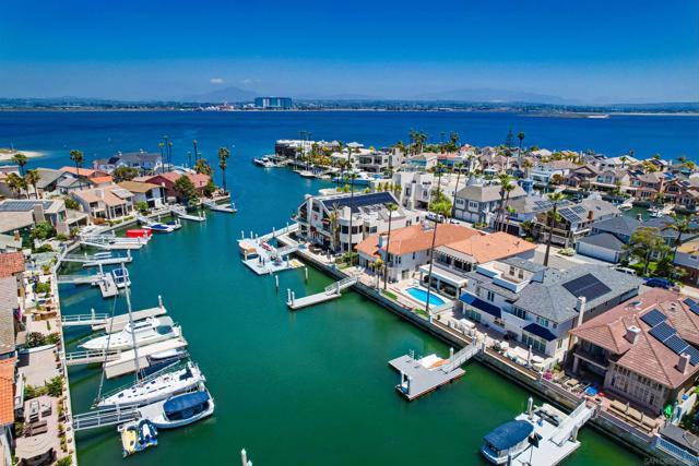 8 Buccaneer Way, Coronado CA: https://media.crmls.org/mediaz/2e8bd3e7-a0fa-44b9-96e3-47df0f32c9ac.jpg