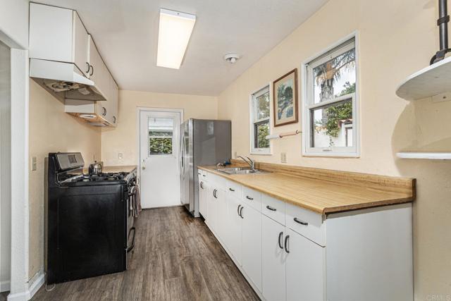 774 Laguna, Carlsbad CA: https://media.crmls.org/mediaz/2e8cc781-642b-4fa7-9485-b121b03c3cf4.jpg