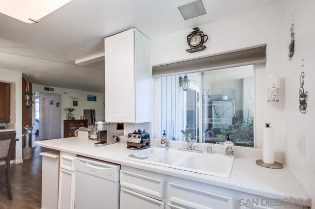 5350 Baltimore Drive, La Mesa CA: https://media.crmls.org/mediaz/2e8d5c96-31f9-4580-ba79-53ee1094d8c0.jpg