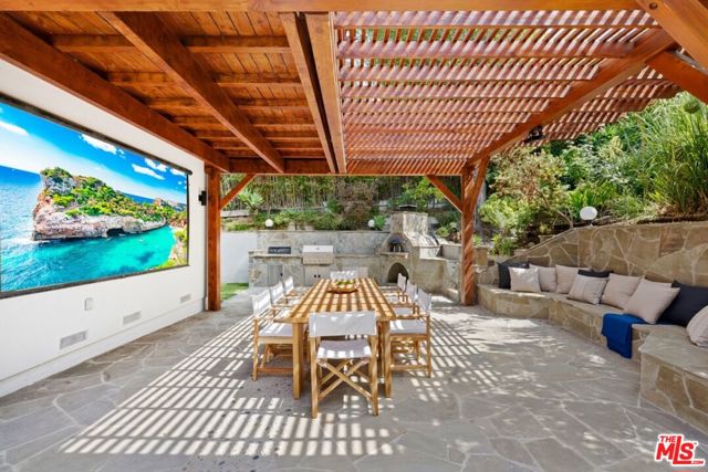 2716 Laurel Pass / Bypass, Los Angeles CA: https://media.crmls.org/mediaz/2e8d85cd-ecb1-4dac-8acb-1ba67ac69084.jpg