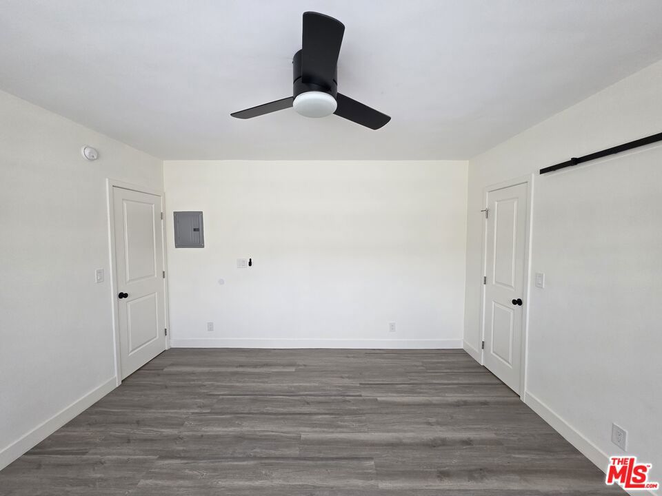 https://media.crmls.org/mediaz/2e8e92ce-44a6-4496-a228-267b43ba20f5.jpg?preset=X-Large