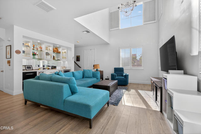 3746 Dunkirk Drive, Oxnard CA: https://media.crmls.org/mediaz/2e8ea568-7317-4e1e-b31f-60efc9535427.jpg