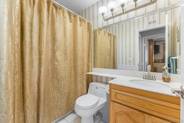 1363 Timberpond Dr, El Cajon CA: https://media.crmls.org/mediaz/2e8eb066-9a27-4304-a015-c83a4511b1ed.jpg