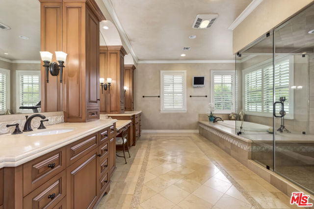 9355 Kirkside Road, Los Angeles CA: https://media.crmls.org/mediaz/2e8f07ad-5f69-49d2-a70a-6e56163cf2fb.jpg