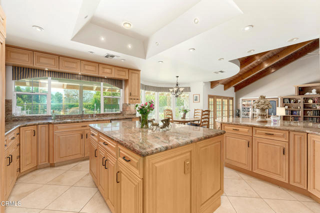 11616 E Las Posas Road, Camarillo CA: https://media.crmls.org/mediaz/2e901810-1739-4596-bc40-7dbb7a924e6a.jpg