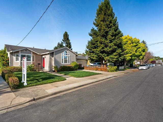 416 Upton Street, Redwood City CA: https://media.crmls.org/mediaz/2e9039ea-aa7d-461d-9147-e3c51b30c2e3.jpg