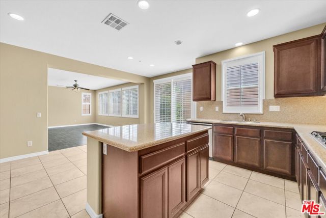5611 Scharf Avenue, Fontana CA: https://media.crmls.org/mediaz/2e907b8b-3d2d-49ed-8ee4-05fd7a8b95d0.jpg