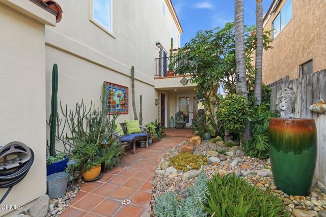 Detail Gallery Image 5 of 73 For 137 Fillmore Ave, Oxnard,  CA 93035 - 3 Beds | 3 Baths