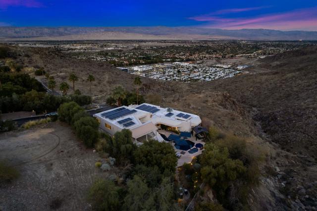 3295 Tiger Tail Lane, Palm Springs CA: https://media.crmls.org/mediaz/2e913d75-d40d-4458-96d1-7d951ddf02e4.jpg