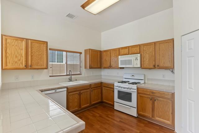 9490 West Drive, Desert Hot Springs CA: https://media.crmls.org/mediaz/2e917751-8443-443d-bf22-ffd882c34218.jpg