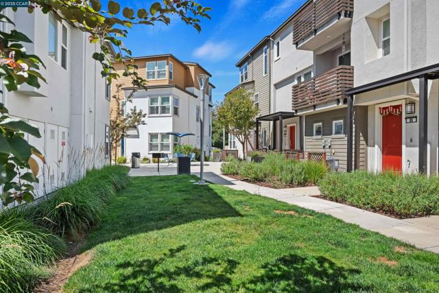 92 Zenith Cmn, Fremont CA: https://media.crmls.org/mediaz/2e91ba5e-7679-4e9b-9a19-18b10b0f426a.jpg