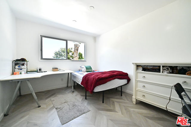 1545 3rd Street, Manhattan Beach CA: https://media.crmls.org/mediaz/2e91f0bf-528f-48ea-a059-e81a85914ea8.jpg