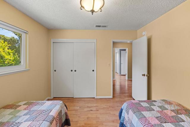 19060 Oak Heights Drive, Salinas CA: https://media.crmls.org/mediaz/2e91f4dd-62b1-4285-82b5-2d7624340bd0.jpg