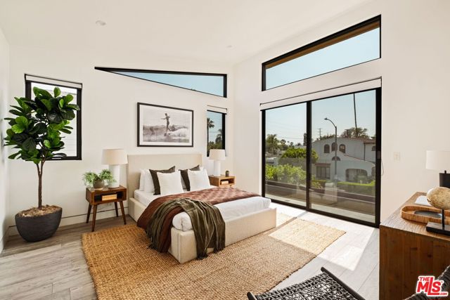 816 N Stanley Avenue, Los Angeles CA: https://media.crmls.org/mediaz/2e923e71-c498-47b0-8a30-fed4d17c9c75.jpg