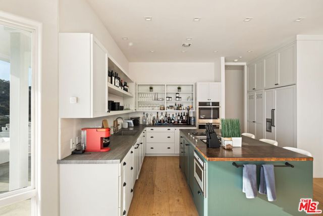 7868 Electra Drive, Los Angeles CA: https://media.crmls.org/mediaz/2e932100-d8a0-4a5b-9652-a9fc3cb97c9c.jpg