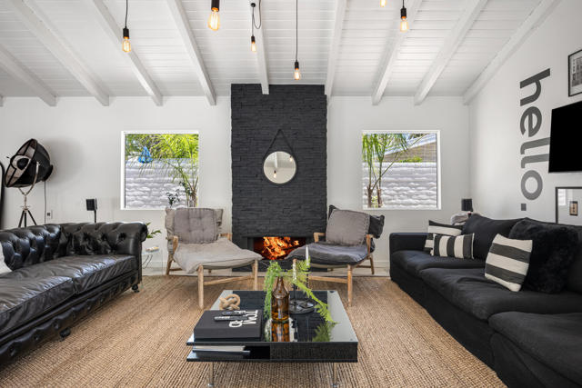 257 W El Camino Way, Palm Springs CA: https://media.crmls.org/mediaz/2e932783-39ea-4e91-a3de-30f9b6acfe82.jpg