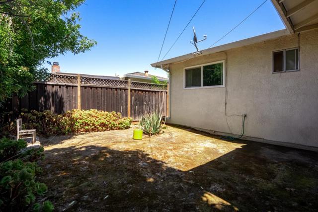 17541756 Plaza Court, Mountain View CA: https://media.crmls.org/mediaz/2e935491-4351-4989-9599-f5b93b43e200.jpg