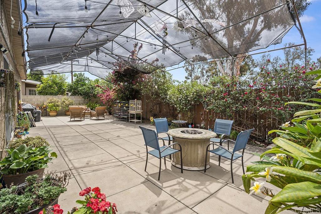 https://media.crmls.org/mediaz/2e93798a-c322-4f34-bf2d-61e060df8917.jpg?preset=X-Large