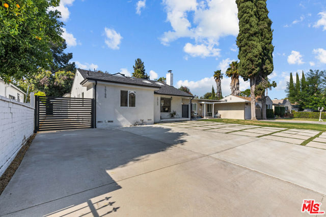 15153 La Maida Street, Sherman Oaks CA: https://media.crmls.org/mediaz/2e93e96a-0ea3-459e-a563-a4c120aafcb5.jpg