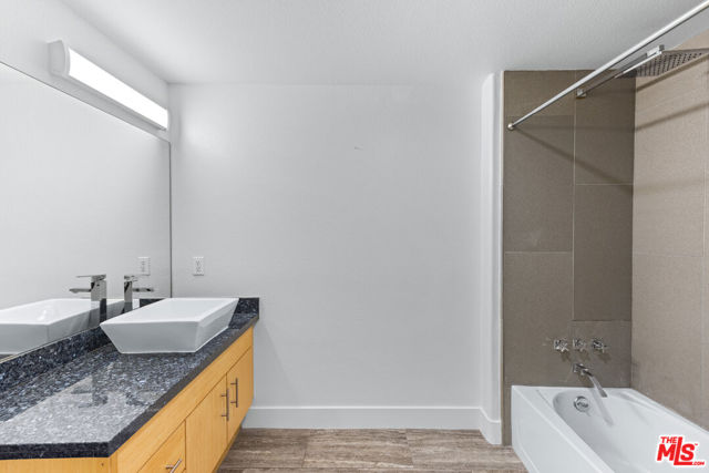 5232 Satsuma Avenue, North Hollywood CA: https://media.crmls.org/mediaz/2e949ee9-217e-4c00-ad11-6180cba92bda.jpg