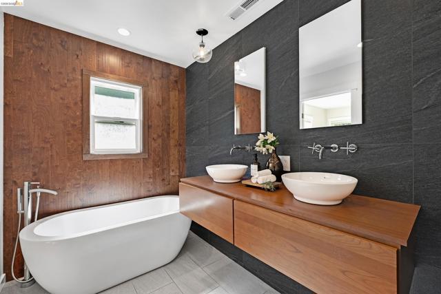 1424 Sunnyslope Ave, Belmont CA: https://media.crmls.org/mediaz/2e9540db-7343-4e00-8d50-22e1b862ac6d.jpg