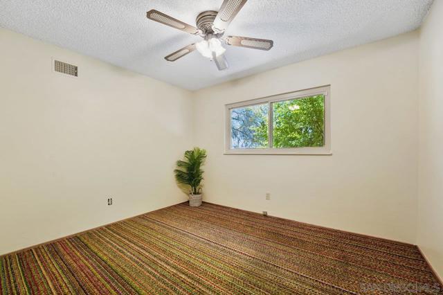 1353 Roxanne Dr, El Cajon CA: https://media.crmls.org/mediaz/2e959a7a-090e-48b1-afdc-b445984d2ff3.jpg