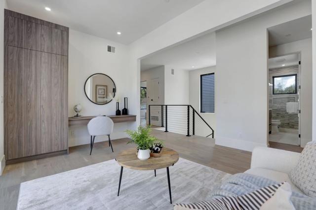 546 9th Avenue, Menlo Park CA: https://media.crmls.org/mediaz/2e95add6-8a5b-44df-becb-050f1da7a973.jpg