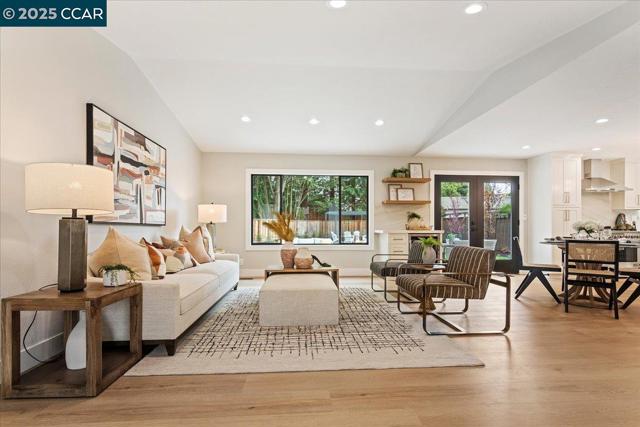 721 Sinnet Ct, Danville CA: https://media.crmls.org/mediaz/2e95cda9-792c-429a-834e-f76884e643c1.jpg