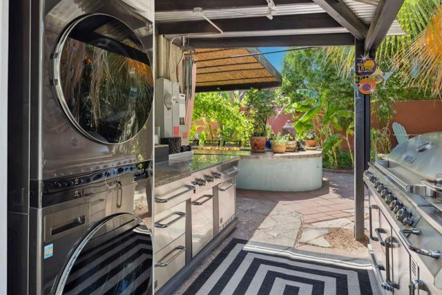901 S Calle Tomas, Palm Springs CA: https://media.crmls.org/mediaz/2e95d8b8-a79e-4522-86ac-dacfc15c91b3.jpg