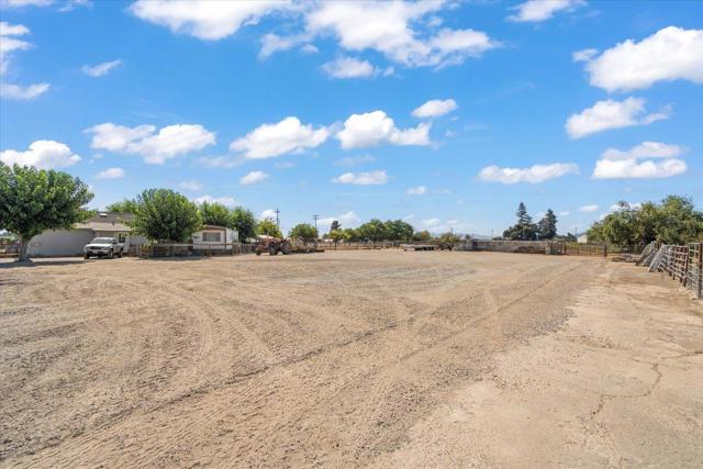 2675 Pacheco Pass Highway, Gilroy CA: https://media.crmls.org/mediaz/2e95e941-4fb9-4c2e-950a-c28bdb38b90c.jpg