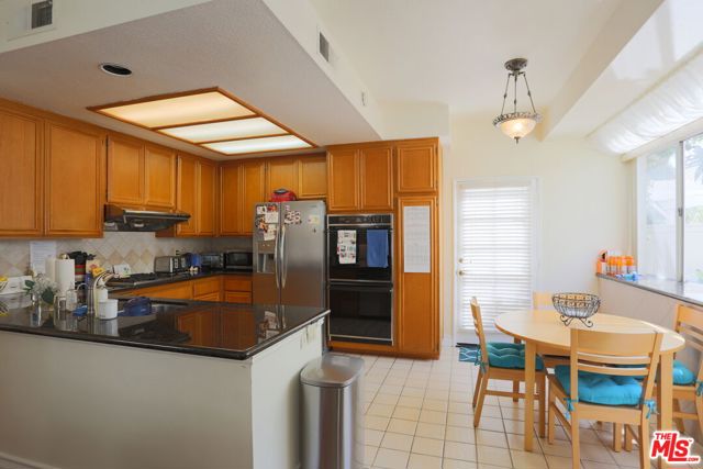 27 Comiso, Irvine CA: https://media.crmls.org/mediaz/2e9665a6-b693-4e2f-9079-9ea42a081448.jpg