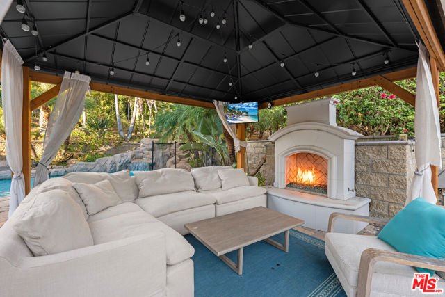 2428 Oak Canyon Place, Escondido CA: https://media.crmls.org/mediaz/2e9679e6-7eb0-4101-88d4-565c5b7cd0e6.jpg