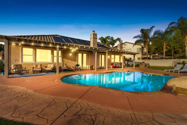 2157 Hidden Springs Dr, El Cajon CA: https://media.crmls.org/mediaz/2e97196c-3a1d-4cc7-814e-1cf8f3b66b9b.jpg